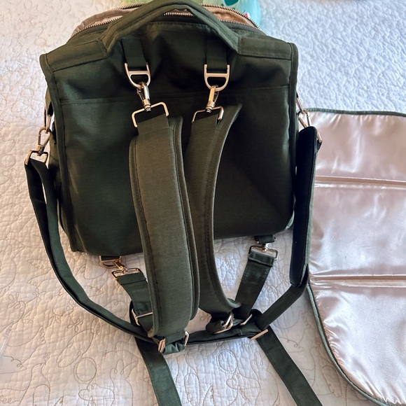 JuJuBe BFF in Olive Chromatic - Picture 2 of 3